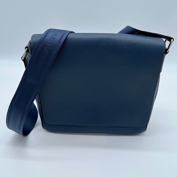 Louis Vuitton Roman PM Measenger Bag Taiga  Leather in Ocean Brand new With Tags - Picture 12 of 13